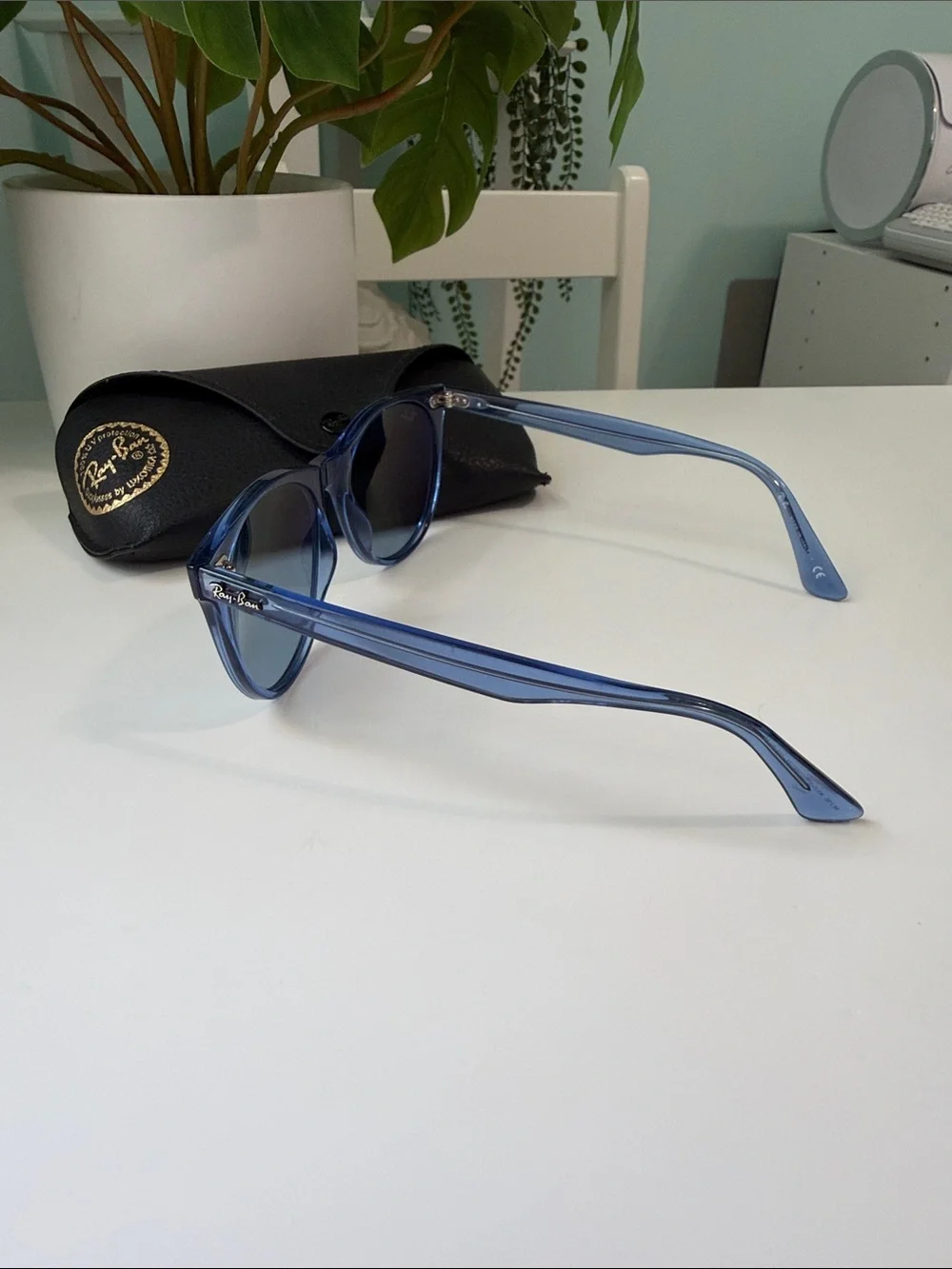 Ray-Ban Men’s/Women’s Blue Transparent Frame Sunglasses